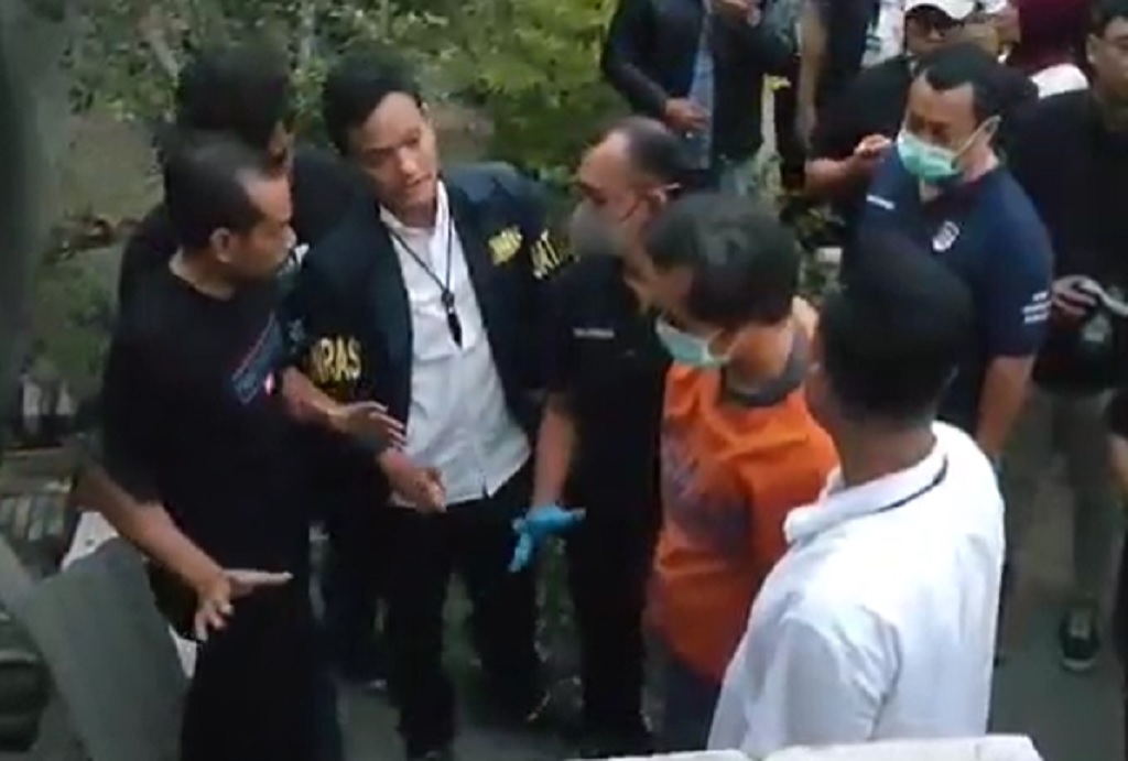 Pra-Rekonstruksi Pembunuhan Istri Siri-Anak, Ibu Korban: Hati Saya Hancur!