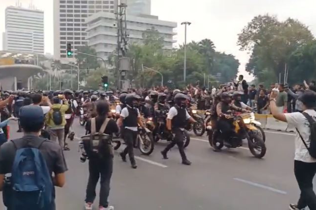 Demo 28 Oktober Ricuh Dekat Halte Tosari, Polisi Bermotor dan Bertameng Dikerahkan