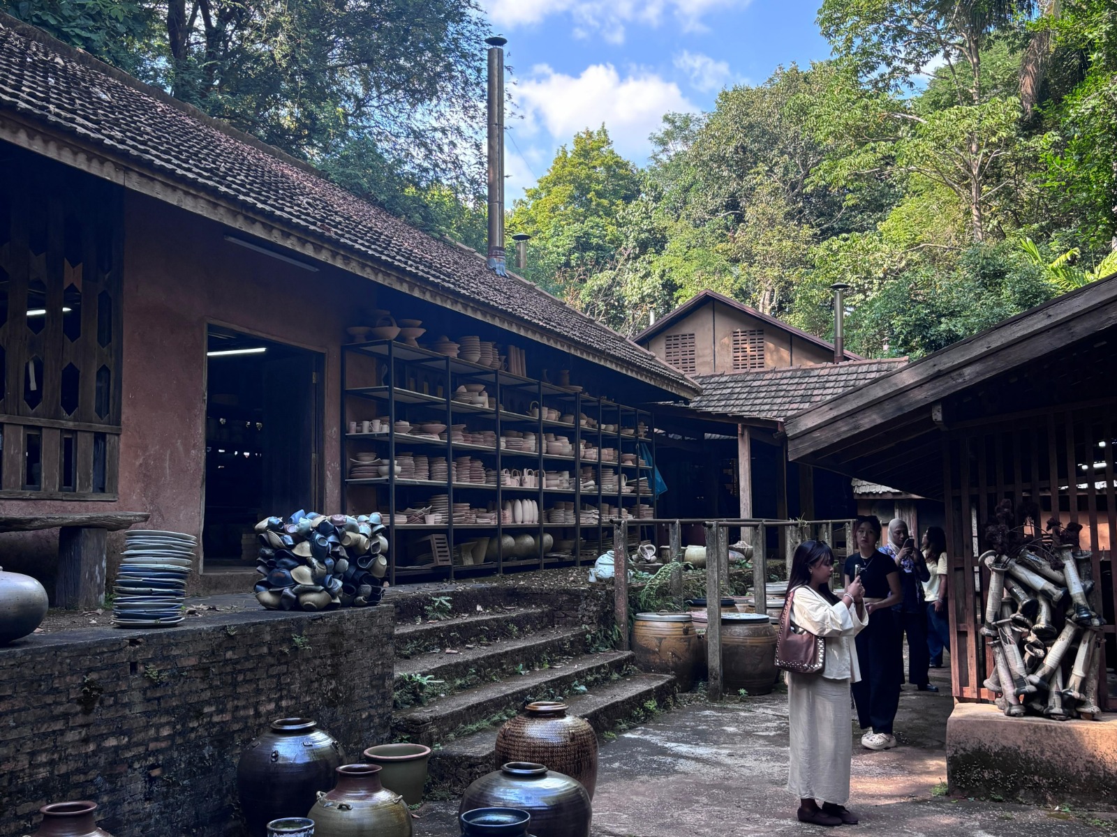 Rumah Keramik Doy Din Dang Pottery Chiang Rai, Destinasi Gen Z Estetik di Thailand!