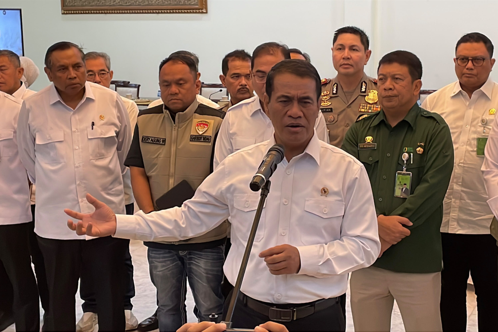 Mentan Amran Bongkar Modus Pengoplosan Beras SPHP: Hak Orang Miskin Diambil!
