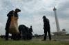 Pagar Pembatas Rumput Monas Dibongkar - Bagian 3