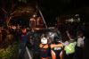 Ditabrak dari Belakang, Minibus Terperosok ke Selokan - Bagian 5