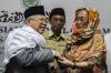 Minta Maaf, Sukmawati Cium Tangan Ketua MUI - Bagian 2