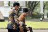 Sambil Lesehan, Jokowi dan Anak-Anak Penderita Kanker Nonton Sulap - Bagian 6