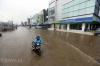 Kelapa Gading Banjir, Warga Dievakuasi Pakai Truk - Bagian 6
