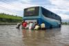 Direndam Banjir, Jalan Raya Porong Tidak Bisa Dilewati - Bagian 1