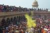 Serunya Melempar Serbuk Warna-warni di Festival Holi India - Bagian 17