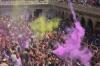 Serunya Melempar Serbuk Warna-warni di Festival Holi India - Bagian 12