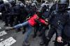 Pemimpin Catalunya Ditangkap, Warga Bentrok dengan Polisi - Bagian 4