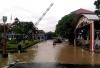 Kompleks Kantor Bupati Kendal Banjir, PNS Nekat Terobos Genangan