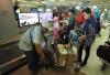 Tiket Pesawat Langka, Pemudik Luar Jawa Padati Bandara Juanda