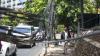 Penampakan Kabel Semrawut di Kemang yang Membahayakan Pejalan Kaki - Bagian 1