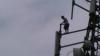 Putus Cinta, Pelajar SMA di Baturaja Nekat Panjat Tower Provider