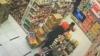 Detik-Detik Aksi Perampok Bersenjata Tajam di Minimarket Subang