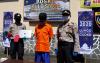 Dirumahkan karena Pandemi Covid-19, Buruh ini Sikat HP dan Laptop