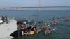 Lantamal V Kerahkan KRI Gulamah-869 Bagikan Sembako di Selat Madura - Bagian 1