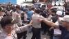 Demo Tolak Kedatangan 500 TKA Ricuh, Massa Blokade Jalan Masuk Bandara Haluoleo