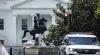 Pascaperintah Eksekutif Trump, 4 Orang Didakwa Berusaha Robohkan Patung di Depan Gedung Putih