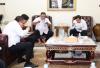 Pantau Covid-19 di Kalsel, Menkes Terawan Disuguhi Yuni Sulaiman Soto Banjar