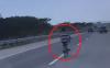 Viral Pesepeda Gowes Santai Masuk Jalan Tol Cipali