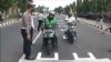 Polisi Bikin Marka Jalan Mirip Garis Start Balapan Motor GP di Yogyakarta