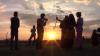 Libur Lebaran, Warga Jeneponto Ramai Kunjungi PLTB Tolo Satu untuk Nikmati Sunset