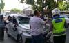 Mini Bus Tabrak Mobil di Cirebon akibat Pecah Ban, 6 Orang Luka-Luka