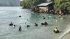 Warga Ternate Kunjungi Pantai untuk Liburan, Omzet Pedagang Kembali Naik