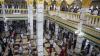 Warga Jakarta Jalani Salat Jumat di Masa PSBB dengan Protokol Kesehatan - Bagian 2