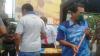 Tak Pakai Masker, Warga Padang Dihukum Sapu Jalan dan Cabut Rumput