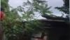 Video Dramatis Warga Evakuasi Bocah Tersengat Listrik di Padang