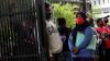 Tangisan Orang Tua Menjemput Anak yang Ditangkap saat Aksi Menolak Omnibus Law - Bagian 4