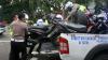 Parkir Sembarangan, Motor Demonstran Diangkut Polisi - Bagian 3