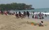 Sempat Sepi, Pantai Anyer Justru Dipadati Pengunjung di Hari Terakhir Libur Panjang