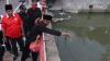 Puluhan Warga Surabaya Gelar Upacara Hari Pahlawan di Jembatan Merah - Bagian 4