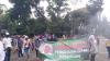 Puluhan Pemuda Bakar Poster Habib Rizieq di Depan Gedung DPRD Jabar