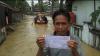 Demi Nyoblos di Pilkada, Warga Serang Terobos Banjir Naik Perahu Karet ke TPS