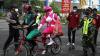 Aksi Superhero Bagi-Bagi Nasi Bungkus kepada Petugas Pengamanan Tahun Baru - Bagian 1
