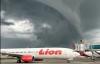 Viral, Awan Arcus Menggantung di Atas Bandara YIA