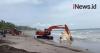Video Bangkai Paus Bryde Dikubur di Pantai Batu Belig Bali