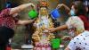 Ritual Cuci Patung Dewa Jelang Tahun Baru Imlek - Bagian 1