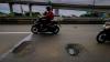 Hati-Hati, Jalanan Berlubang di Jakarta Selatan Membahayakan Pengendara Motor - Bagian 3