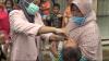 Cek Kesehatan Anak di Desa Sayung Demak, Kader Posyandu Rela Tembus Banjir 