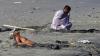 Pengobatan Tradisional, Warga Aceh Kubur Setengah Tubuhnya dengan Pasir Hitam - Bagian 1