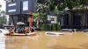 Mobil Terendam Banjir hanya Terlihat Atap di Kemang - Bagian 1