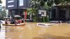 Mobil Terendam Banjir hanya Terlihat Atap di Kemang - Bagian 2