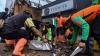 Banjir Surut, Peralatan Elektronik Warga Kemang Bercampur Lumpur - Bagian 2