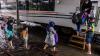 Stasiun Tawang Semarang Banjir, Penumpang Terobos Air demi Naik Kereta