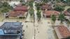 Permukiman Warga Karawang Terendam Banjir hingga Atap Rumah  - Bagian 3