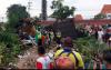 Truk Muatan Batu Bara Tabrak 3 Warung di Gresik, 1 Korban Tewas 